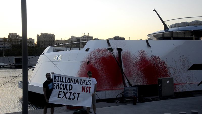 230908121316-02-yacht-vandalize-activists-spain-climate-OoQ5HA.jpg