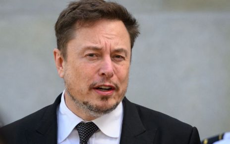 230930120257-01-elon-musk-germany-migrant-debate-intl-JsMssU.jpg