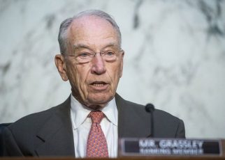 chuck-grassley-4vbmuz-800x450.jpg