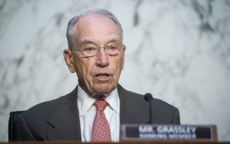 chuck-grassley-4vbmuz-800x450.jpg