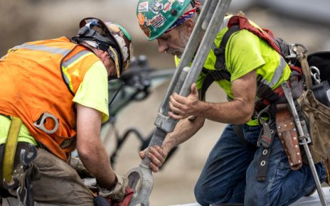 231207-stamford-ct-construction-site-workers-ac-1005p-a5340d-U70zDG.jpg