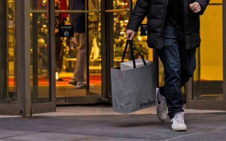 231212-holiday-shopping-mn-1600-7b01c4-GhpxFw.jpg